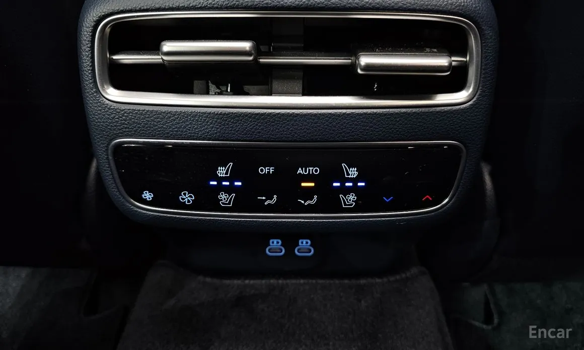 Фото 19 - Genesis GV70