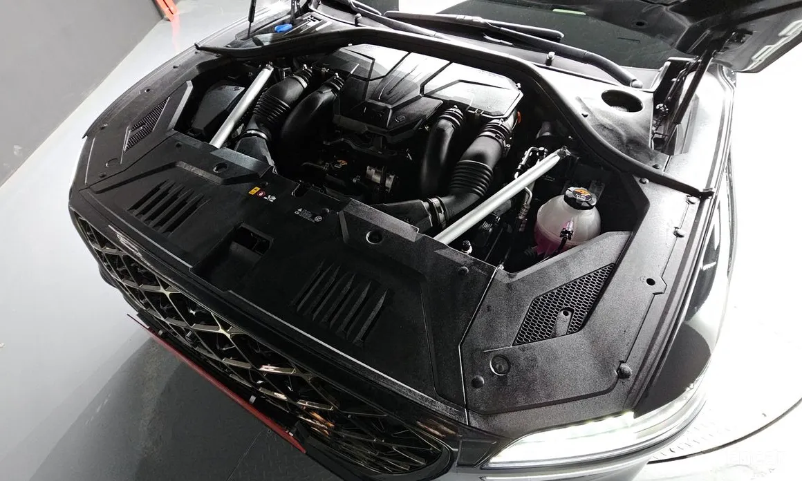 Фото 6 - Genesis GV70