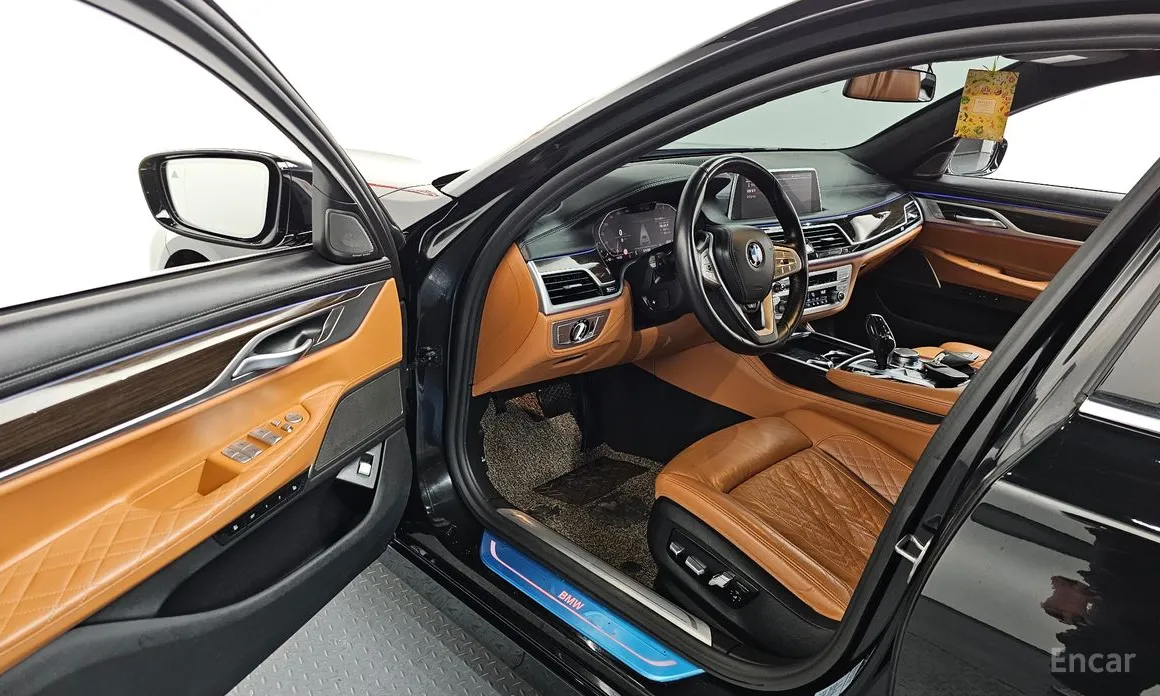 Фото 10 - BMW 7 Series