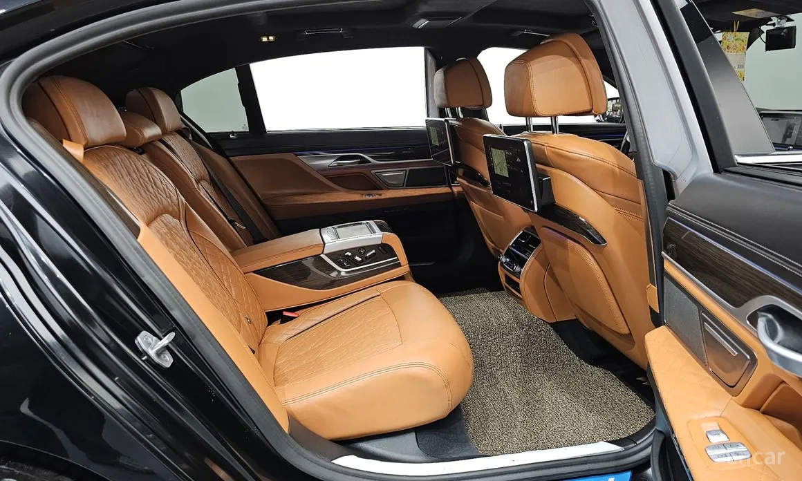 Фото 12 - BMW 7 Series