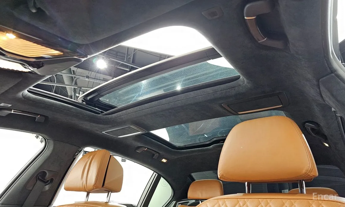 Фото 19 - BMW 7 Series