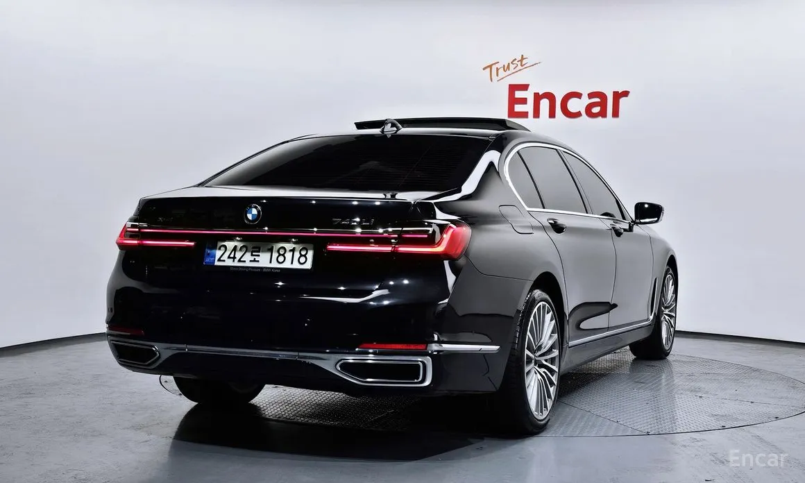Фото 2 - BMW 7 Series