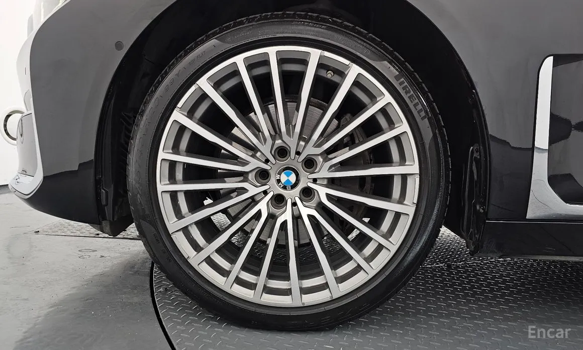 Фото 5 - BMW 7 Series