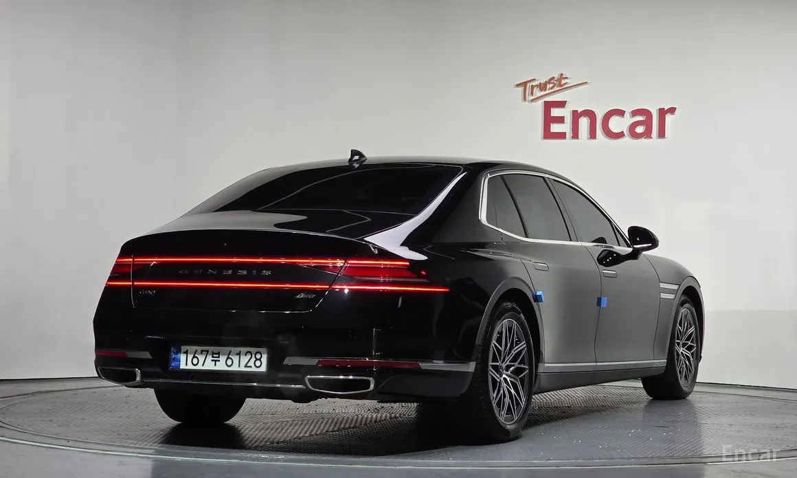 Фото 2 - Genesis G90