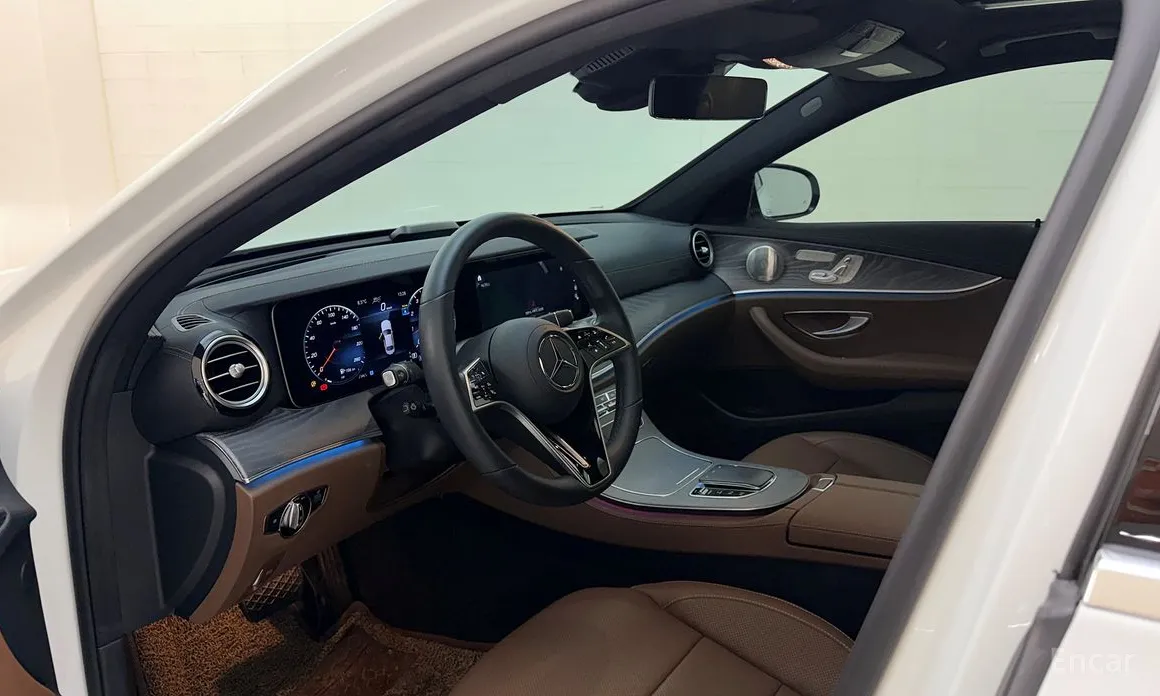 Фото 13 - Mercedes-Benz E-Class