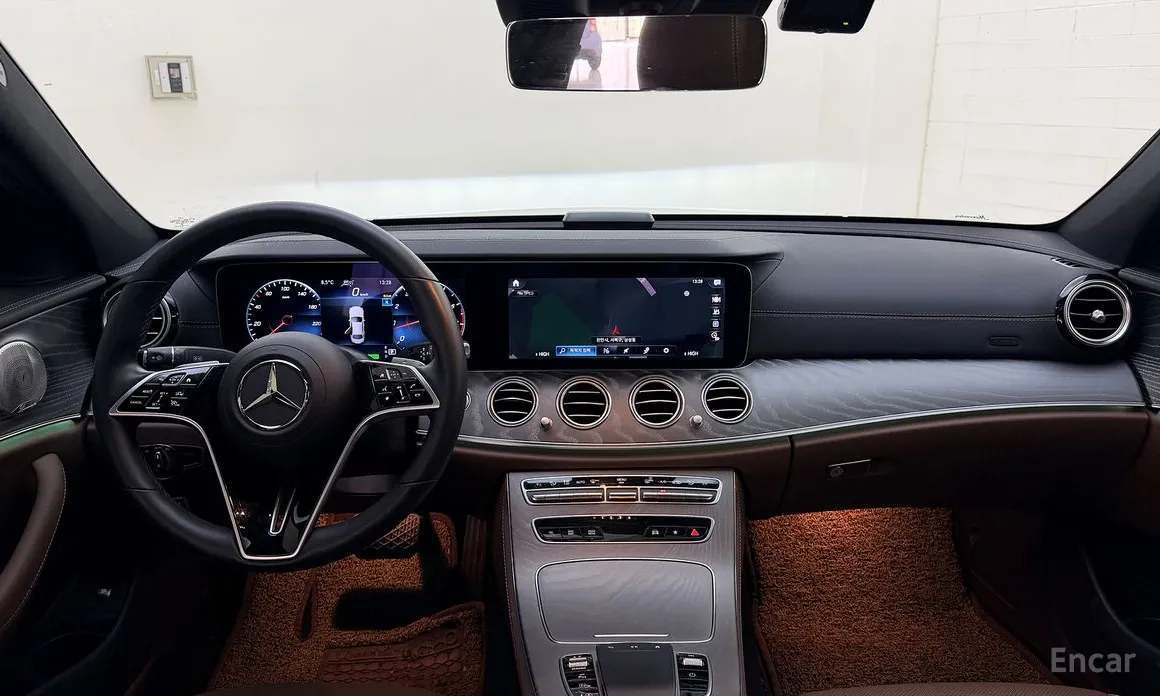 Фото 16 - Mercedes-Benz E-Class