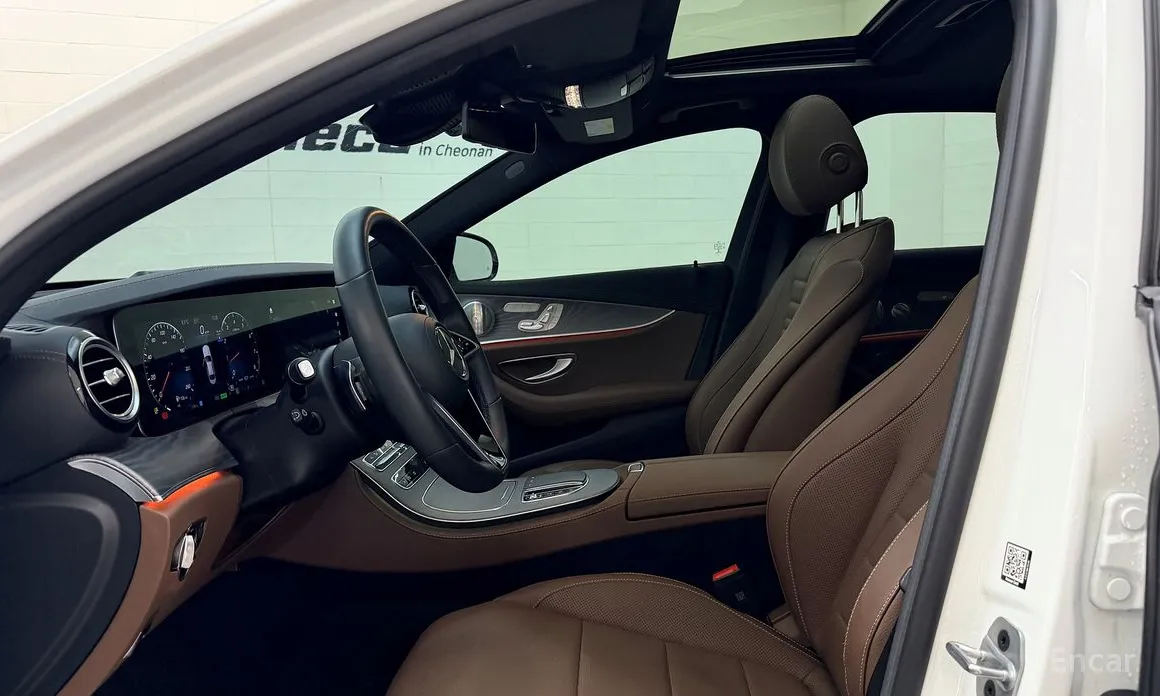 Фото 18 - Mercedes-Benz E-Class