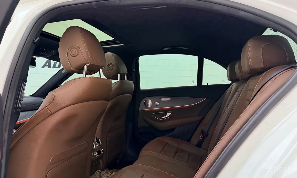 Фото 19 - Mercedes-Benz E-Class