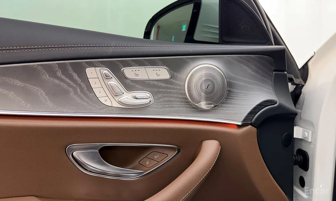 Фото 20 - Mercedes-Benz E-Class