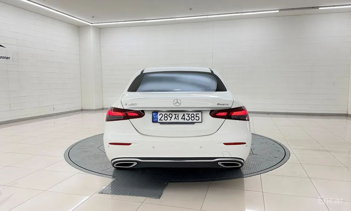 Фото 4 - Mercedes-Benz E-Class