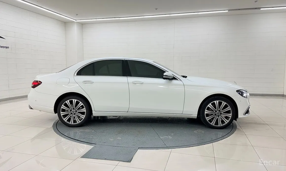 Фото 6 - Mercedes-Benz E-Class