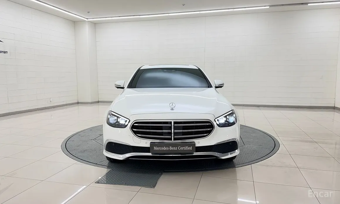 Фото 8 - Mercedes-Benz E-Class