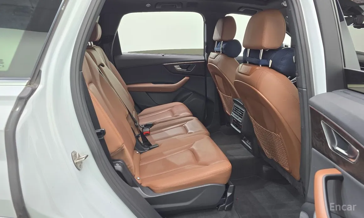 Фото 12 - Audi Q7