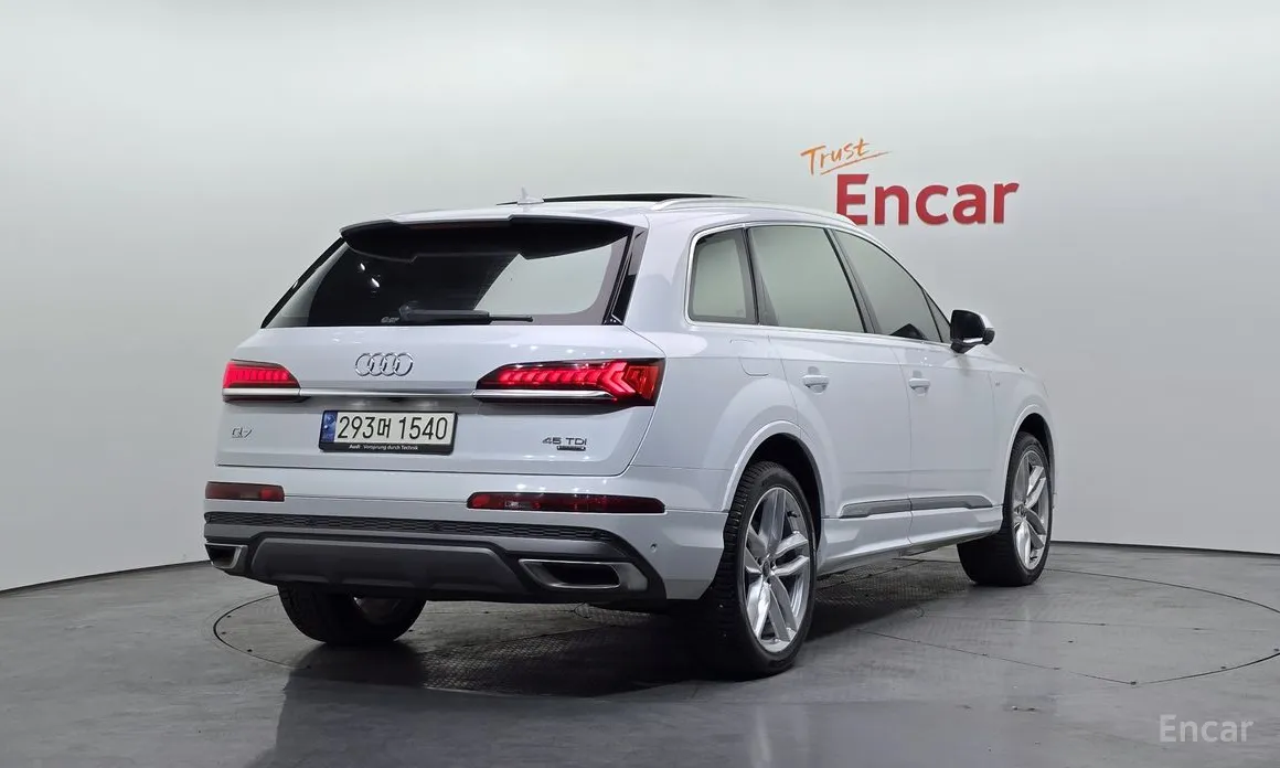 Фото 2 - Audi Q7