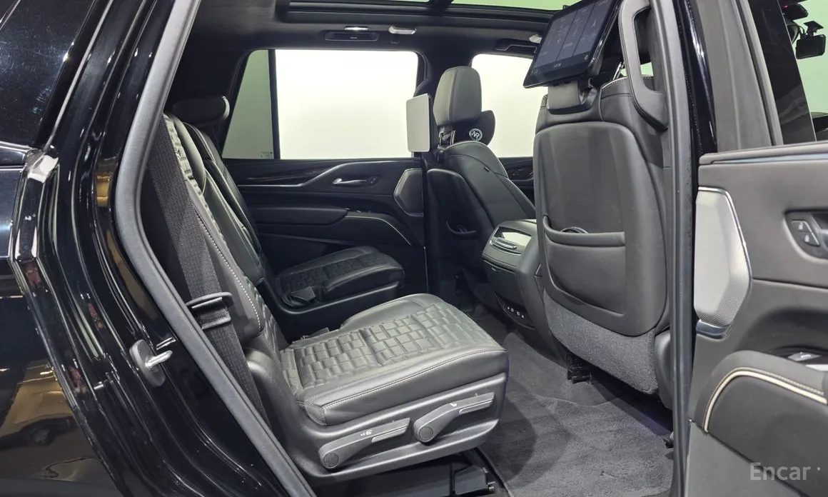 Фото 12 - Cadillac Escalade