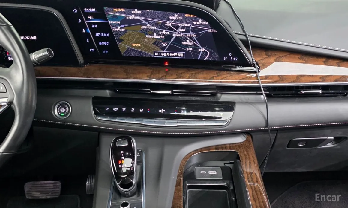 Фото 14 - Cadillac Escalade