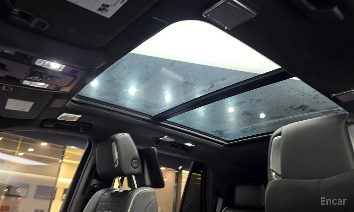 Фото 18 - Cadillac Escalade