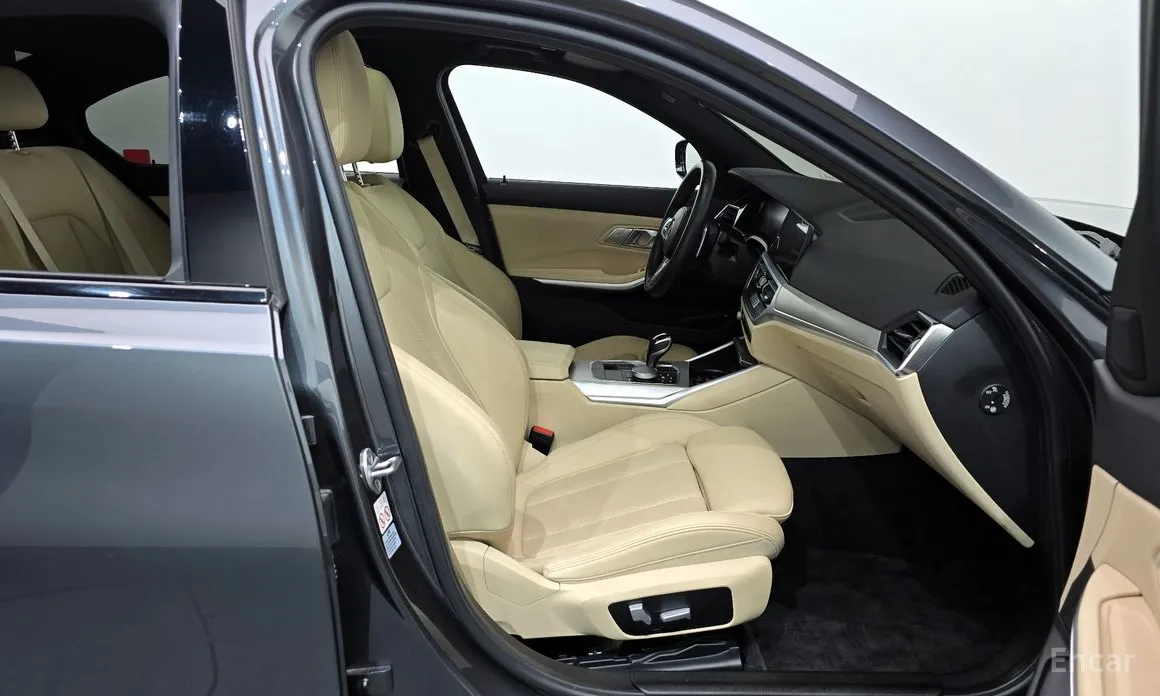 Photo 11 - BMW 3 Series