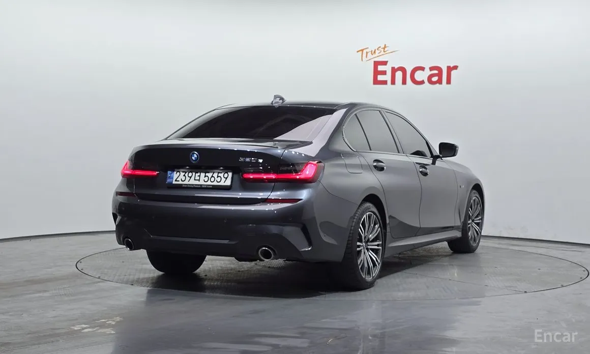 Photo 2 - BMW 3 Series