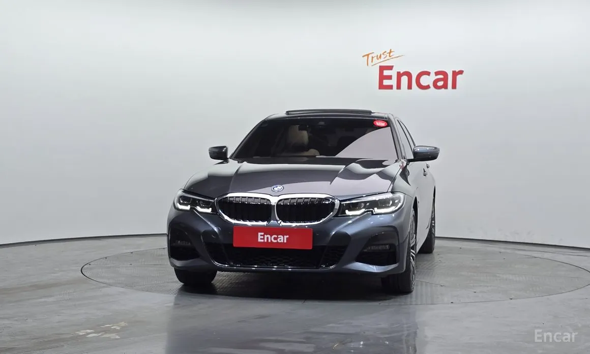 Photo 3 - BMW 3 Series