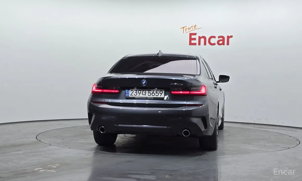 Photo 4 - BMW 3 Series