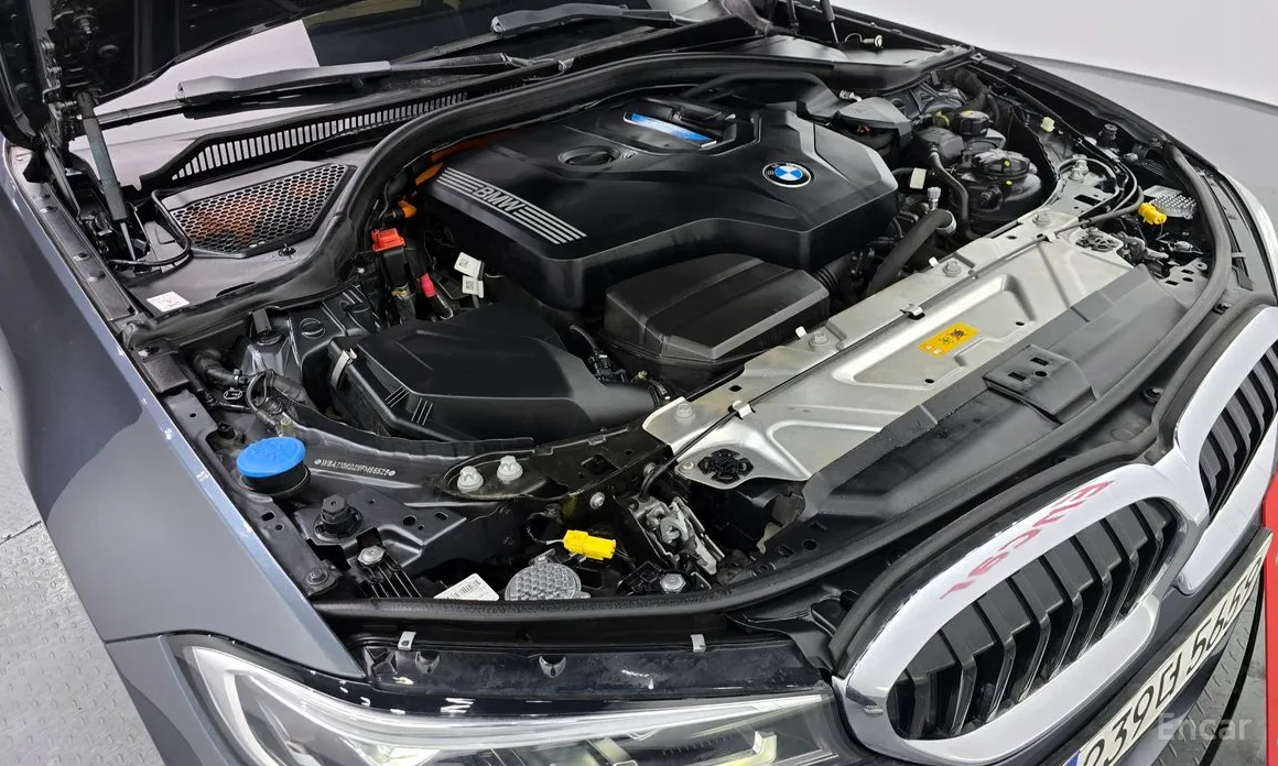 Photo 6 - BMW 3 Series