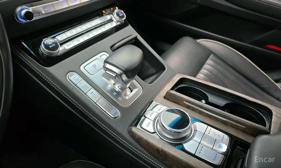 Фото 9 - Genesis G90