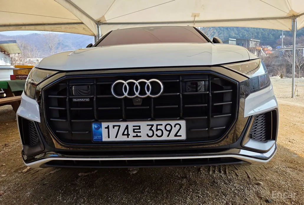 Фото 1 - Audi Q8