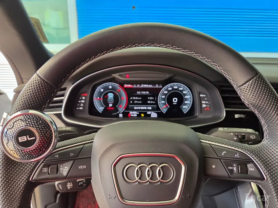 Фото 11 - Audi Q8