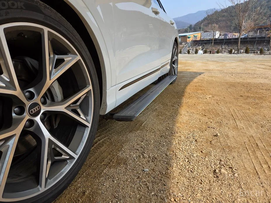 Фото 12 - Audi Q8