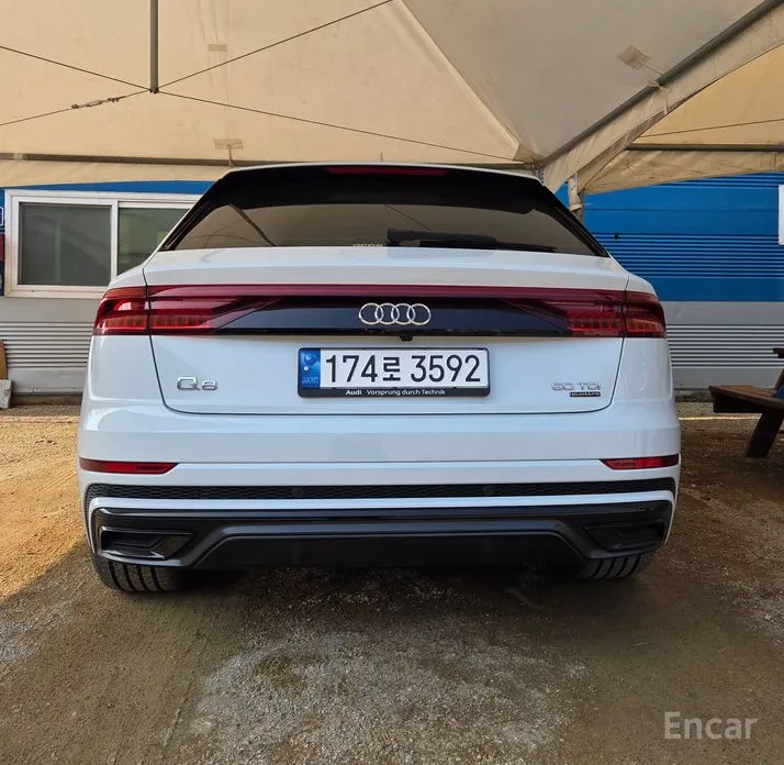 Фото 2 - Audi Q8