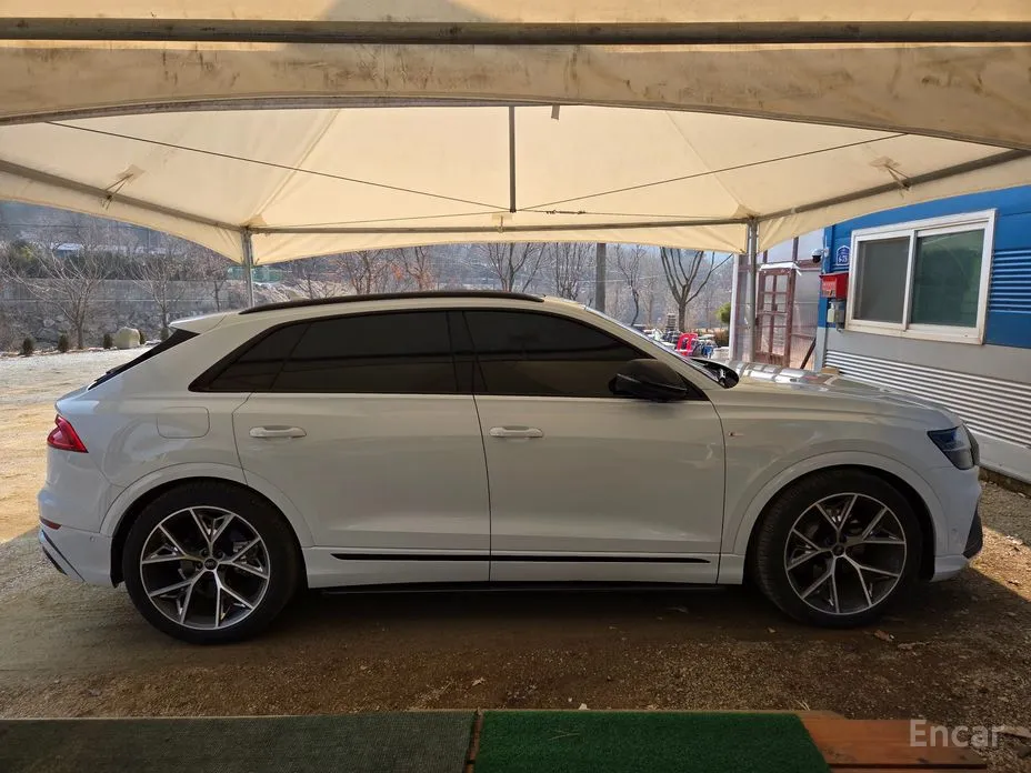 Фото 9 - Audi Q8