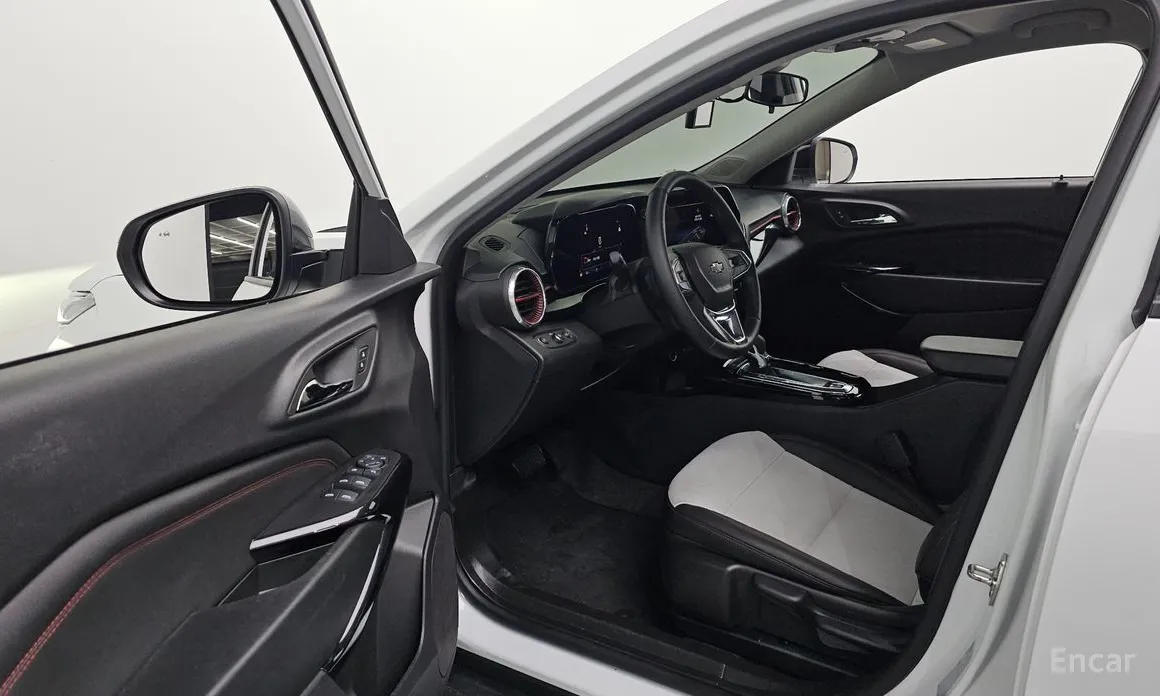 Photo 10 - Chevrolet Trax