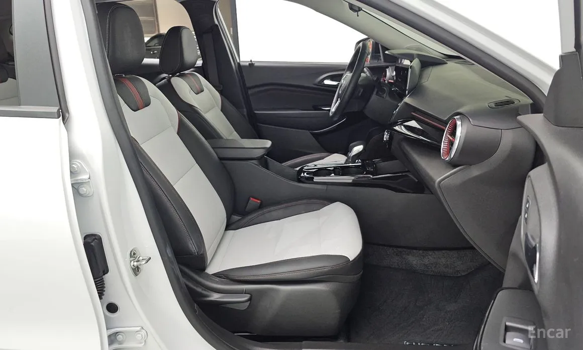 Photo 11 - Chevrolet Trax