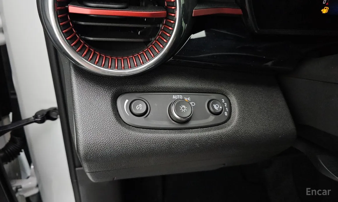 Photo 19 - Chevrolet Trax