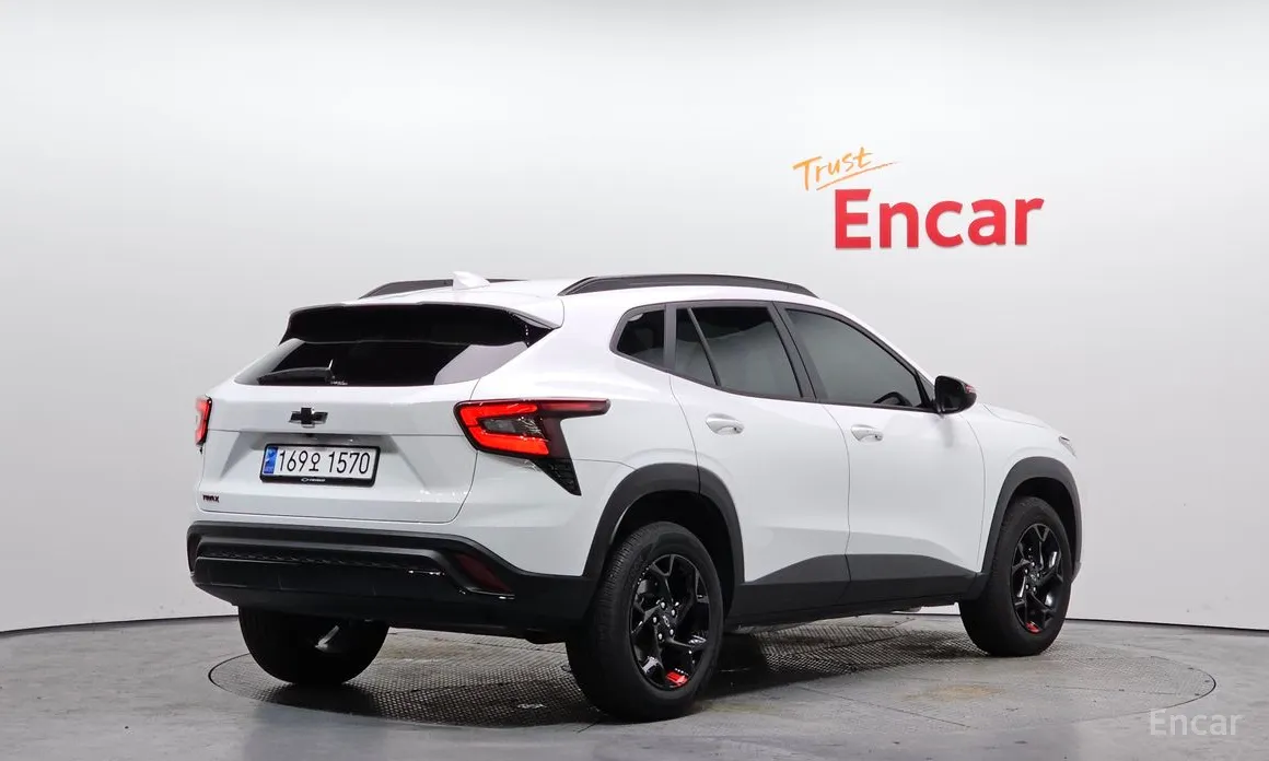 Photo 2 - Chevrolet Trax