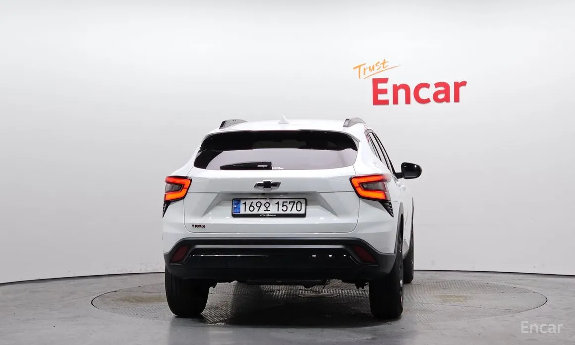 Photo 4 - Chevrolet Trax