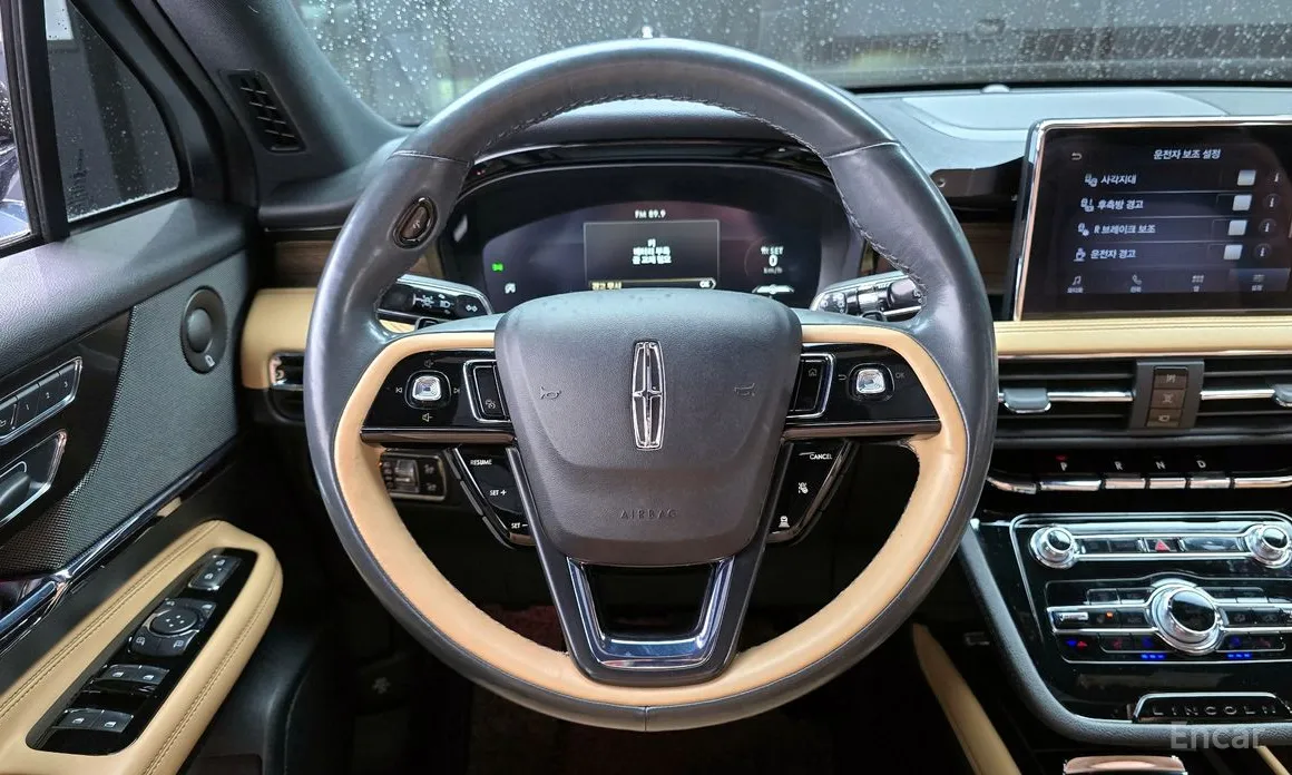 Фото 13 - Lincoln Corsair