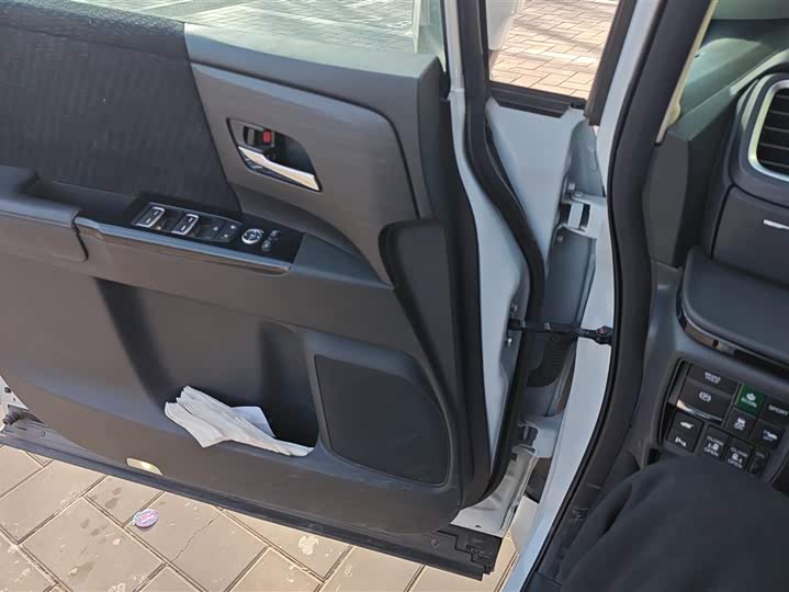 Фото 7 - Honda Elysion