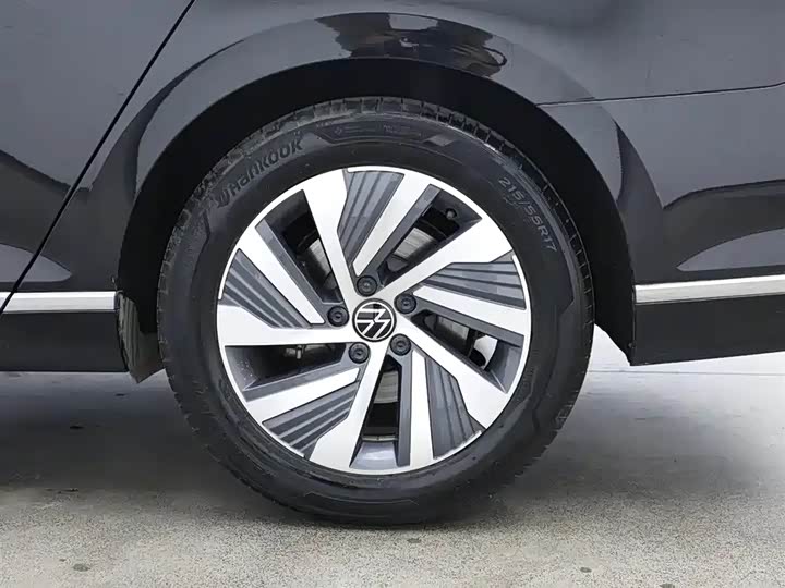 Фото 8 - Volkswagen Magotan GTE Hybrid