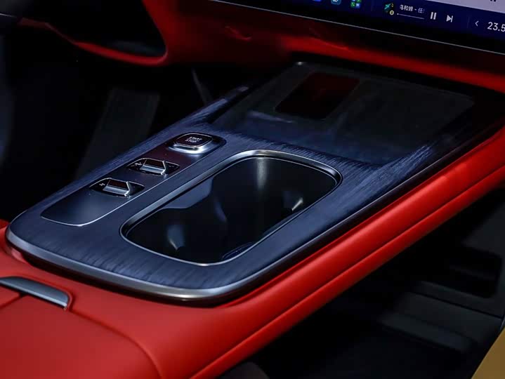 Фото 3 - Xiaomi SU7