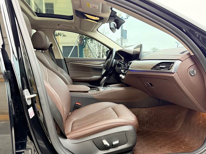 Фото 9 - BMW 5 Series