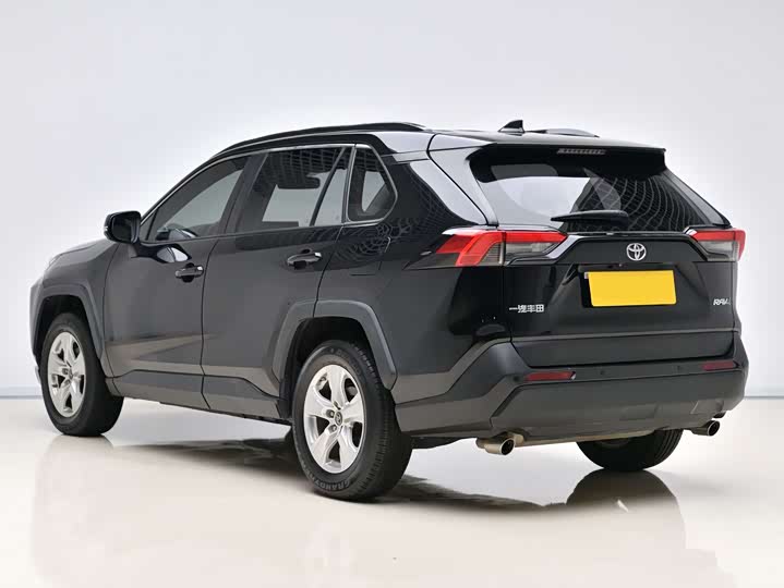 Фото 4 - Toyota RAV4