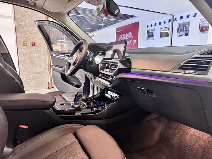 Фото 8 - BMW iX3