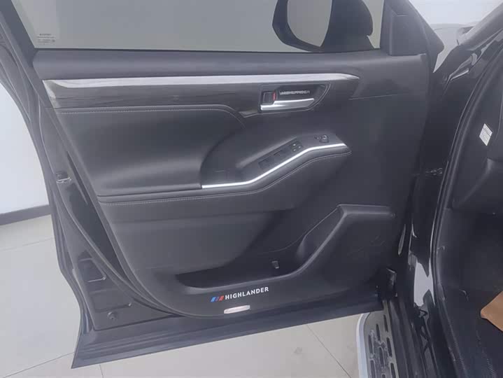 Фото 7 - Toyota Highlander