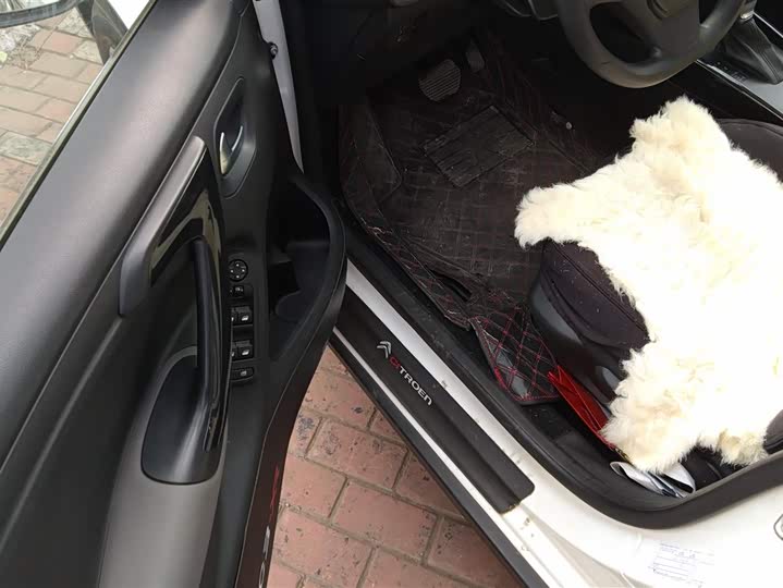 Фото 7 - Citroen C3-XR