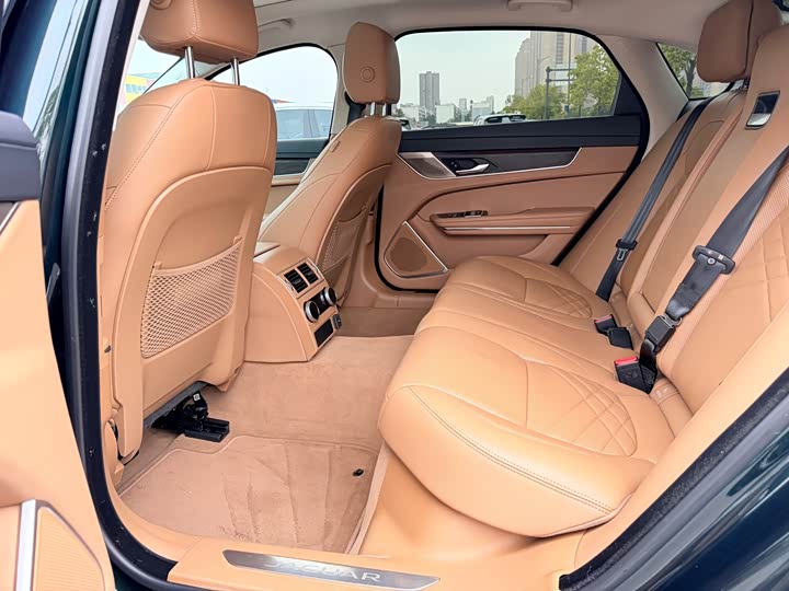 Фото 7 - Jaguar XF L