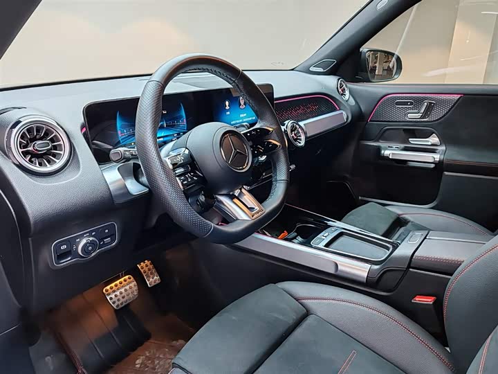 Фото 8 - Mercedes-Benz GLB-Class AMG