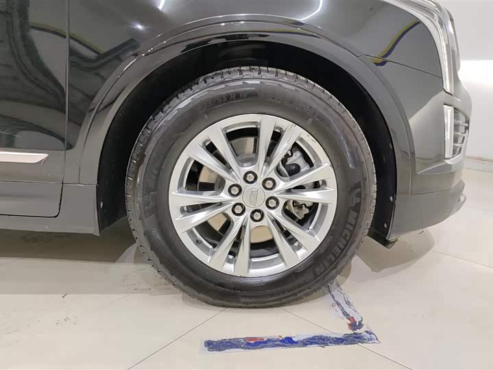 Фото 6 - Cadillac XT5