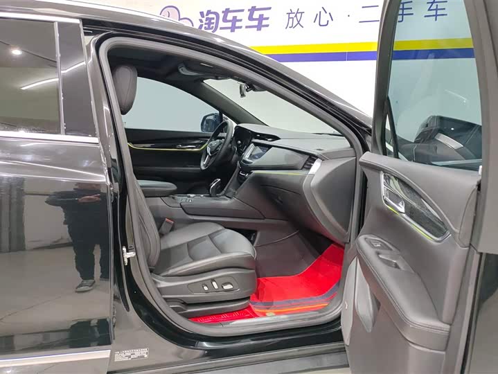 Фото 8 - Cadillac XT5